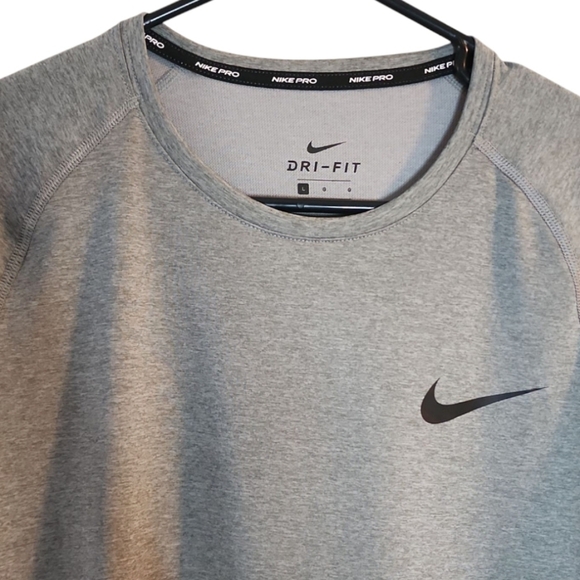 NWT Nike Men's Pro Short-Sleeve Training Top Slim Fit Size Large in Smoke Grey - Picture 4 of 8